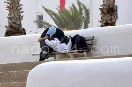 فتاة عربية تنتحر ... بسبب ... !