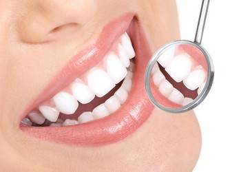 ما هي الأطعمة التي تجعل أسنانك ناصعة وبراقة؟!