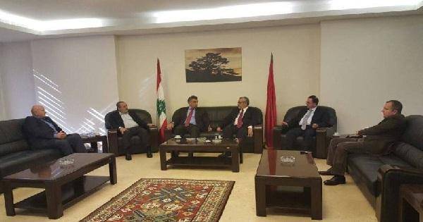 الصايغ: من يضمن بقاء الحريري رئيسا للحكومة؟