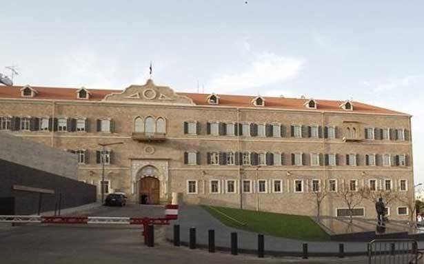 الحريري يعبر الطريق للسراي...