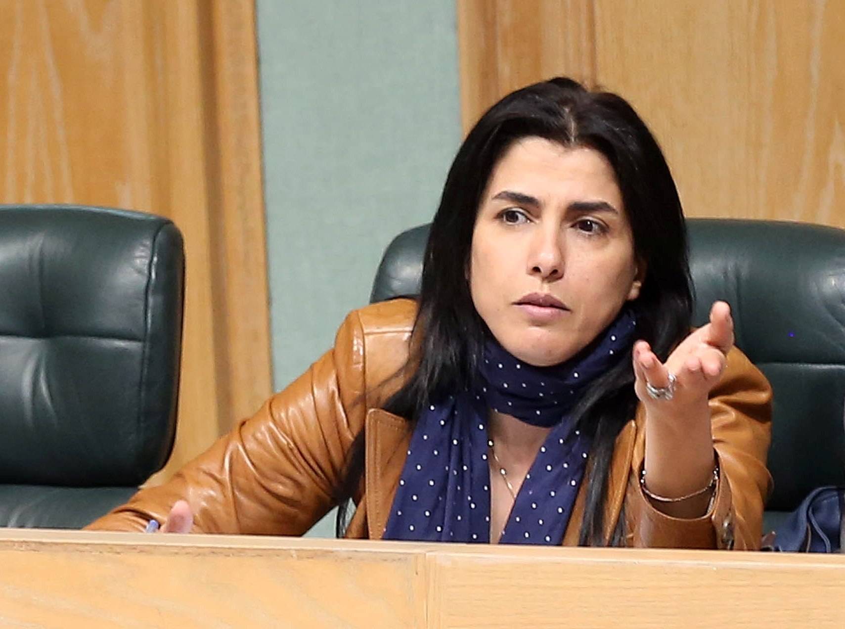 رئيس الوزراء الأردني يرفض لقاء “هند الفايز” لحجبها الثقة عن حكومته