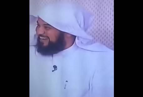 بالفيديو: لم يعلم أنه على الهواء مباشر..شاهد ماذا حدث