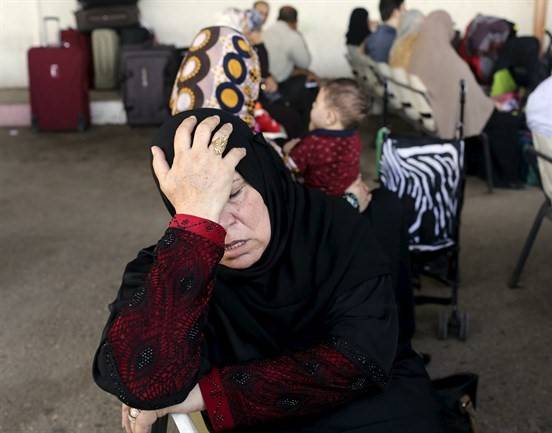 مصر تغلق معبر رفح وبداخله 350 عالقا فلسطينياً