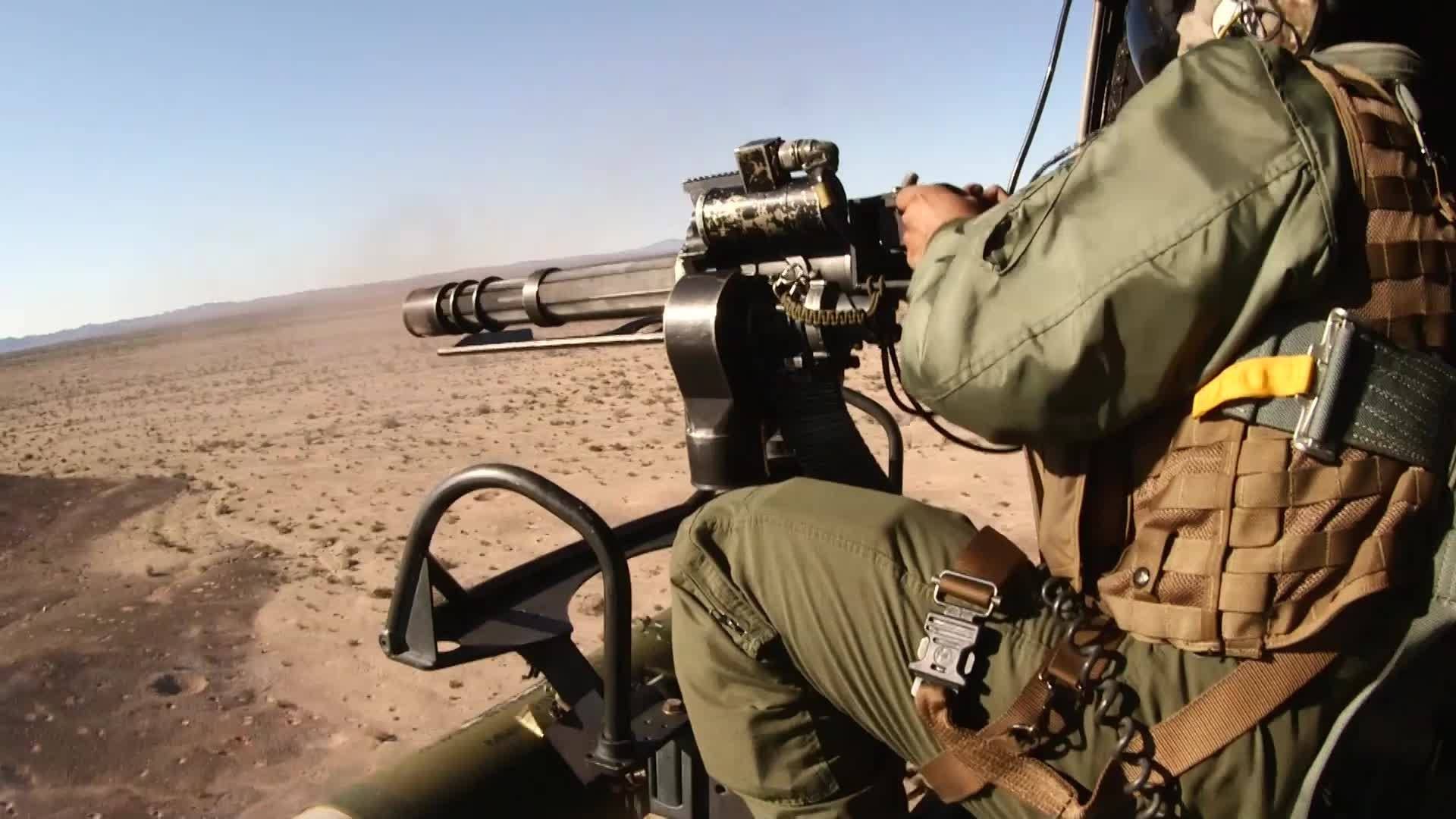 بالفيديو .... رشاش آلي متطور قادر بمفرده على تدمير رتل  من المدرعات