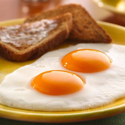 ماذا يحدث في جسمك عند تناول أكثر من بيضتين في اليوم؟!