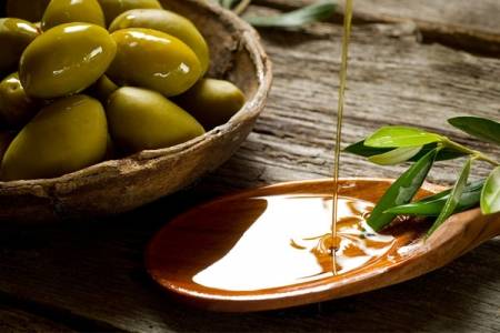 5 أمراض خطيرة يعالجها زيت الزيتون.. هل تعرفونها؟