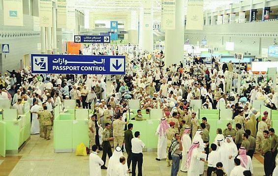 كيف اخترق مصري إجراءات مطار جدة ووصل الى القاهرة بدون جواز سفر هربا من الكفيل