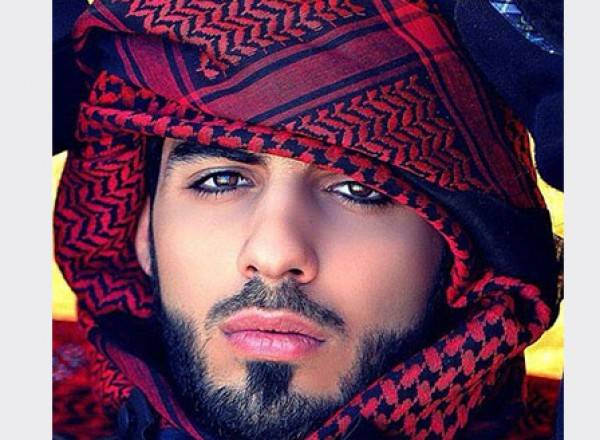 بهذه الصورة اعلن زواجه
