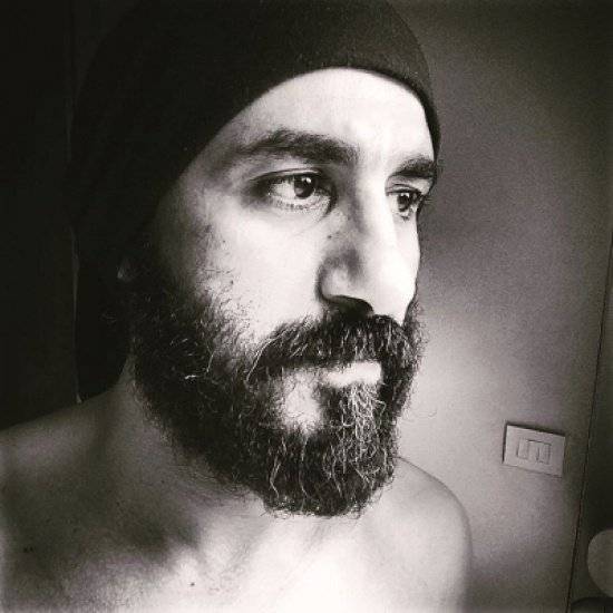 ما سرّ هذه الصورة لأحمد حلمي والتي أثارت استغراب جمهوره !؟