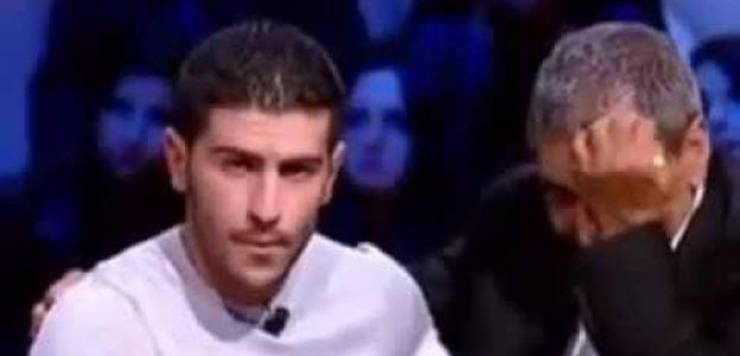 بالفيديو- مذيع يفقد أعصابه على الهواء ويشتم ضيفه