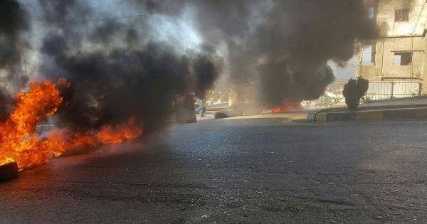 قطع طريق برقايل احتجاجا على انقطاع الكهرباء