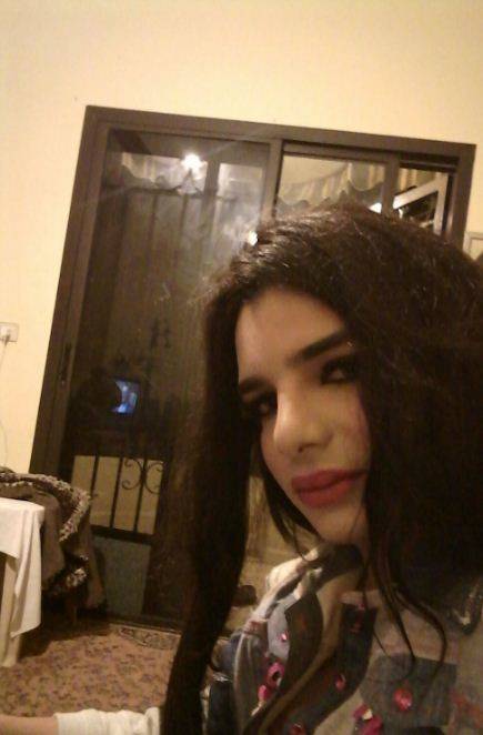 بالصور: منتحل وجوه نسائية.. احذروا منه