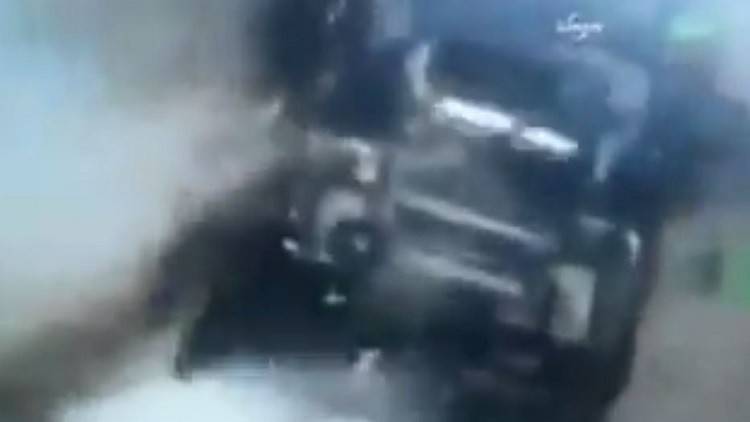 بالفيديو.. انفجار مدرعة تركية قرب الحدود السورية