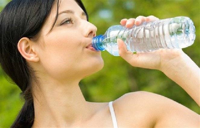 الماء المعبأ في قناني بلاستيكية خطر على الصحة