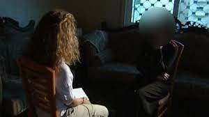 بالفيديو: لحظة إلقاء القبض على رجل واعد فتاة صغيرة لاغتصابها!!