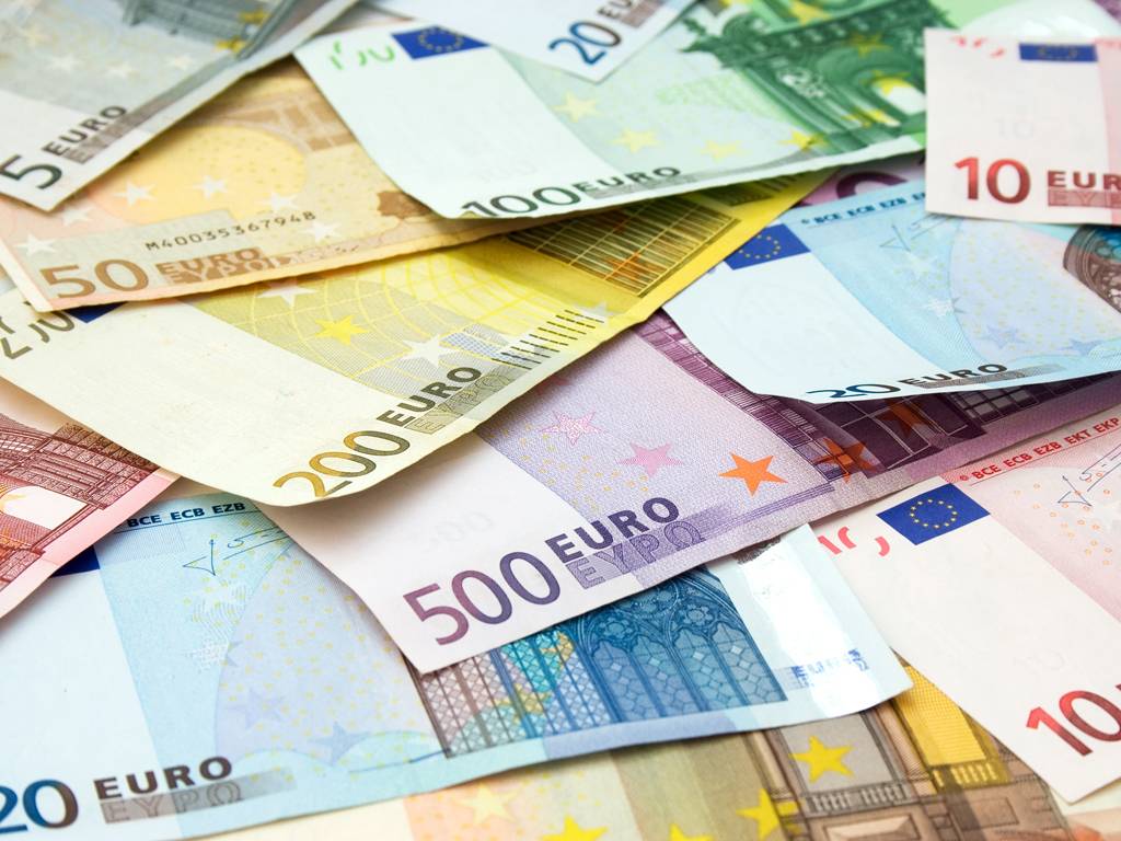 فنلندا تدرس مقترحا لدفع 800 يورو شهريا لكل مواطن