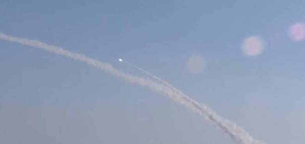 بالفيديو: لحظة اطلاق صواريخ من الغواصة الروسية على مواقع "داعش"
