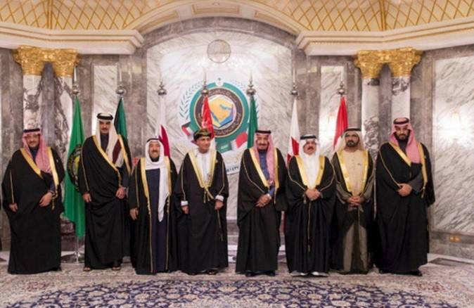 قمّة الرياض: حلّ أزمة سوريا على أساس 
