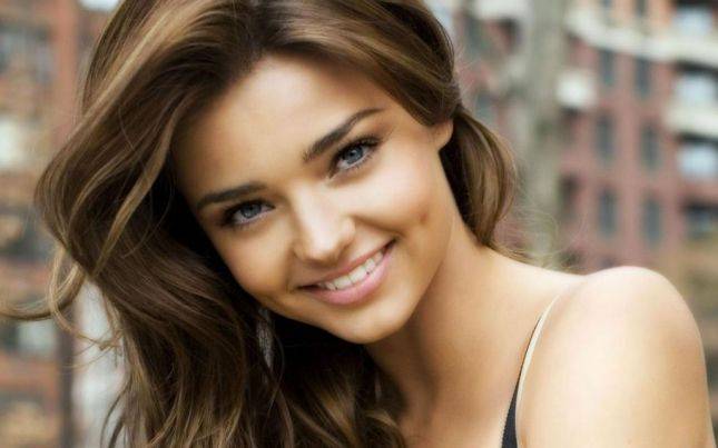 صورة فاضحة لـ ميراندا كير على غلاف مجلة