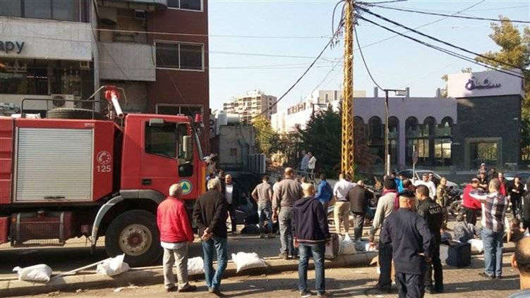بالصور:  معلومات عن وقوع إنفجار في مخزن للحلويات في إنطلياس