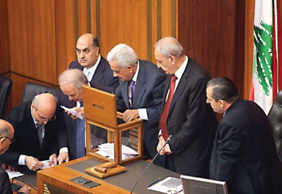 نظام الحكم و تعطيل الحياة الدستورية