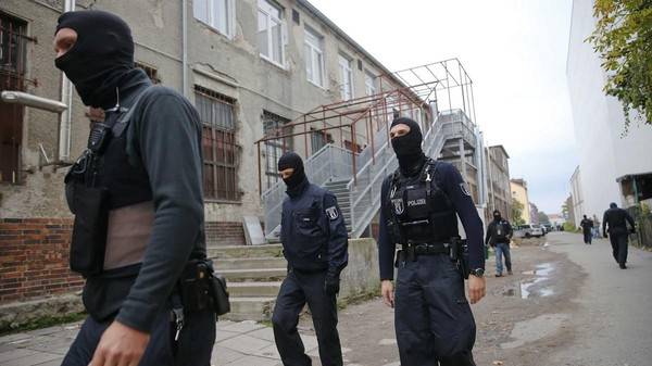 ألمانيا: نحن نشكل هدفاً للقاعدة وداعش منذ سنوات
مدير المخابرات الألمانية يقول إن نشر قوات في سوريا لا يزيد الخطر