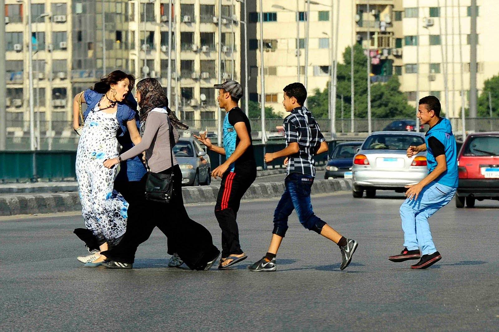 فتاة من أصول مصريّة تخترع جهازاً ضد التحرش الجنسيّ .. هذا سعره وطريقة عمله