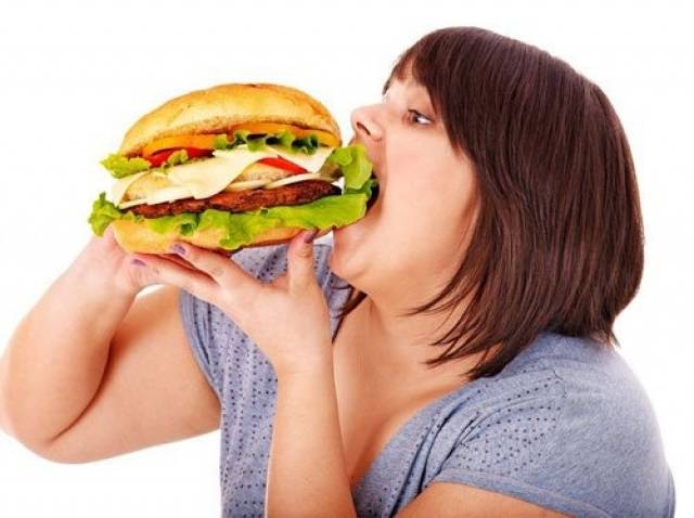 تحذير: السمنة أكبر تهديد لصحة المرأة!
