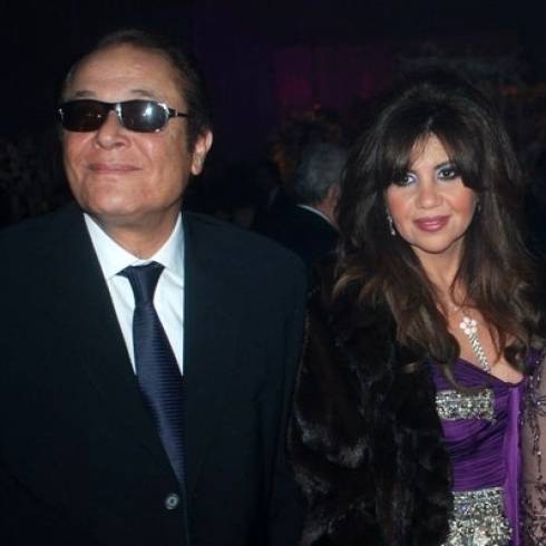 بلاغ ضد زوجة محمود عبد العزيز ..ماذا حدث؟
