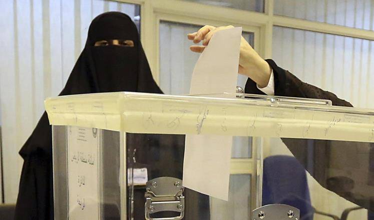 18 فائزة في الانتخابات البلدية في السعودية