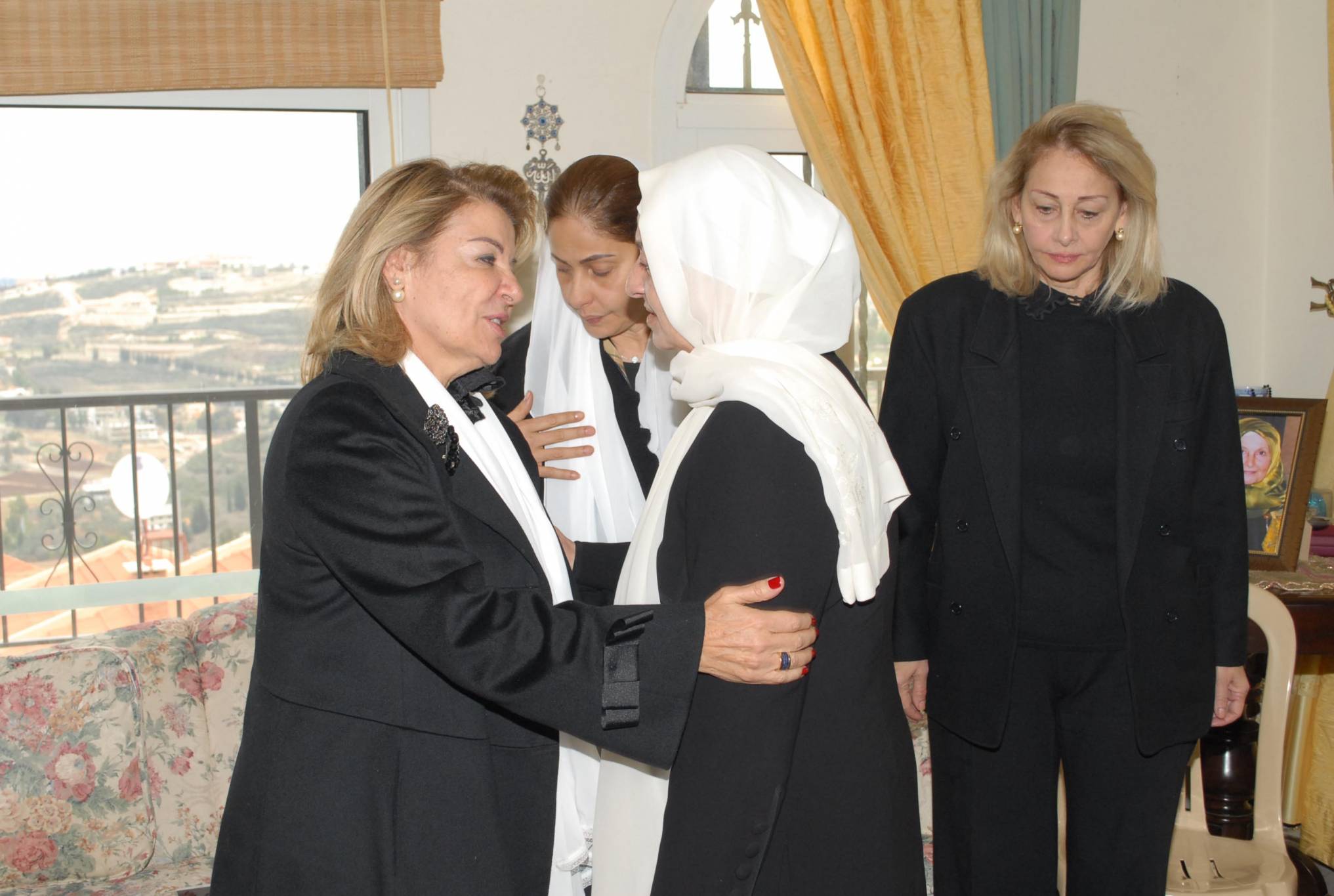 بهية الحريري تعزي بشقيقة رئيس مجلس النواب وشخصيات ووفود تقاطرت إلى تبنين معزية