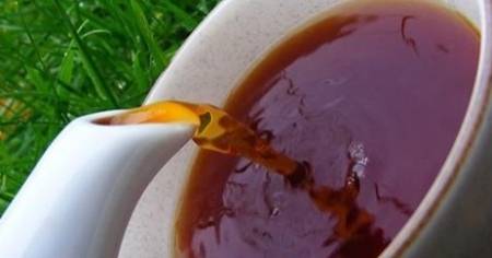 انظر ماذا يحدث لجسم الانسان اذا تم غلى الشاى 