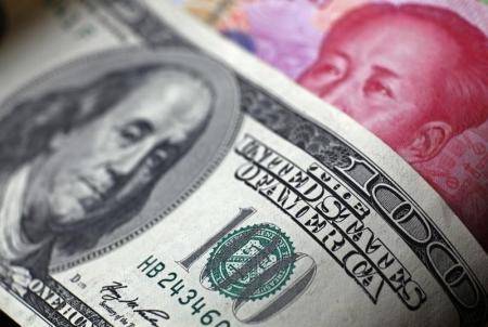 الدولار يرتفع مع تأهب المتعاملين لرفع أسعار الفائدة الأمريكية