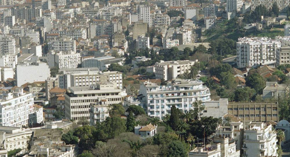 الجزائر تدرس تعديلات دستورية