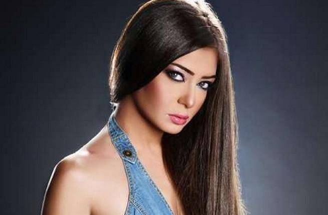 بالصور : مشاهير عرب فارقوا الحياة في 2015!