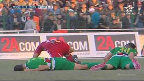 فيديو: نجاة لاعب مغربي من سقطة مميتة