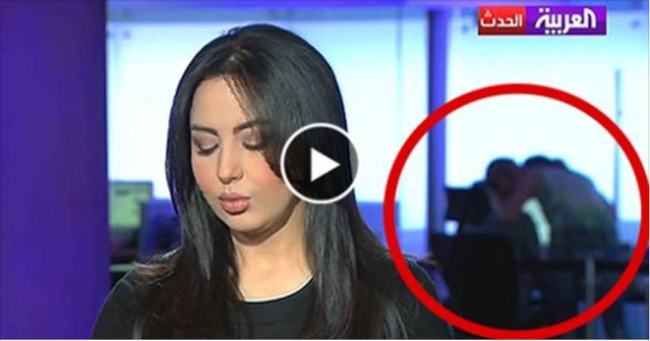 بالفيديو: شاهد فضيحة مذيعة قناة العربية قبلات ساخنة على الهواء مباشرة!