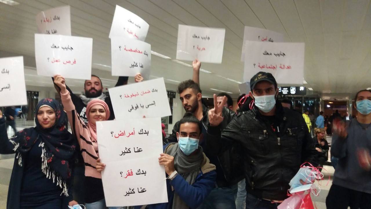 نفذوا حركة اعتراضية في المطار و هذا ما فعله الأمن؟