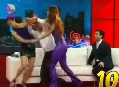 21+..أقوى عشر فضائح تلفزيونية!