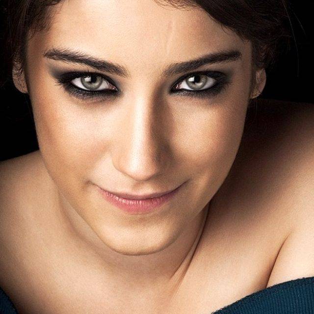 صور هازال كايا تثير جدلاً على 