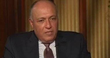 وزير خارجية مصر يعلق على رميه ميكرفون الجزيرة ارضا