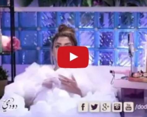 بالفيديو - مذيعة مصرية تخرج على الشاشة من "البانيو"!