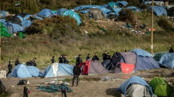فرنسا: مئات المهاجرين يجددون محاولتهم عبور نفق المانش نحو بريطانيا