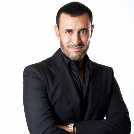 كاظم الساهر يكشف سبب ارتداء اللون الأسود دائما