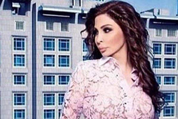 إليسا تستعيد ذكرياتها وتنشر صورتها في المسبح ليلاً