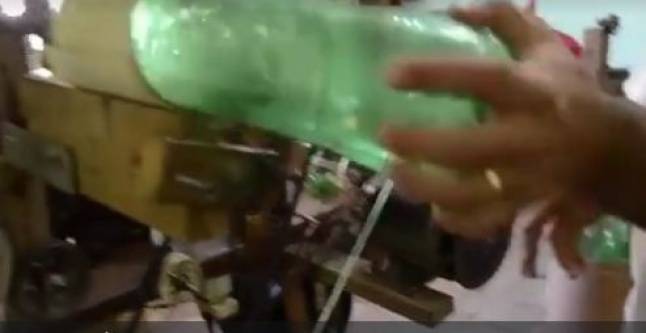 بالفيديو- هكذا يستفيدون من العبوات البلاستيكية الفارغة!