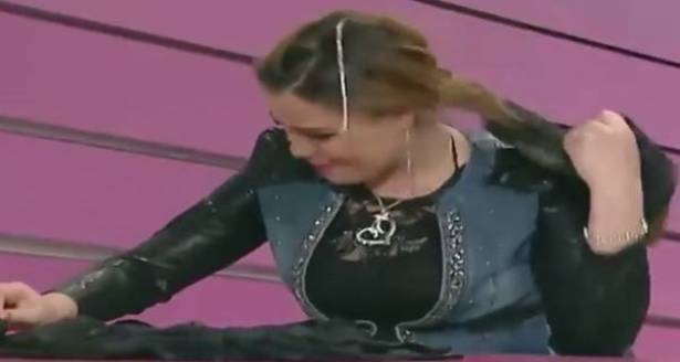 بالفيديو: برنامج تلفزيوني يتحوّل لمعركة بين زوجين ضرب وشتم...!