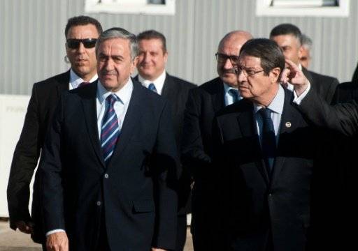 الزعيمان القبرصيان يأملان باعادة توحيد الجزيرة في 2016
