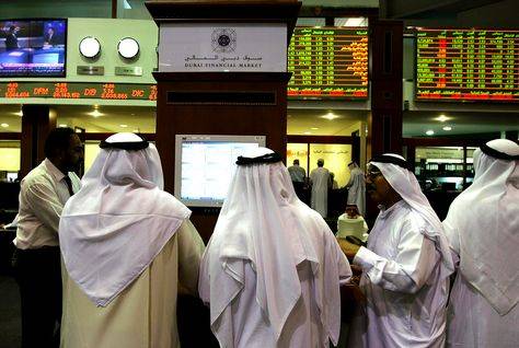 الأسهم القيادية تهبط ببورصتي السعودية ودبي والبنوك تدعم مصر