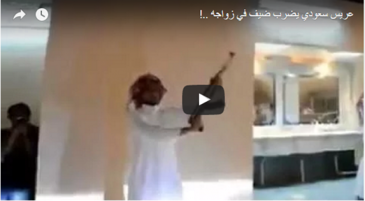 بالفيديو- عريس يلقن ضيفاً "علقة ساخنة" في حفل زفافه